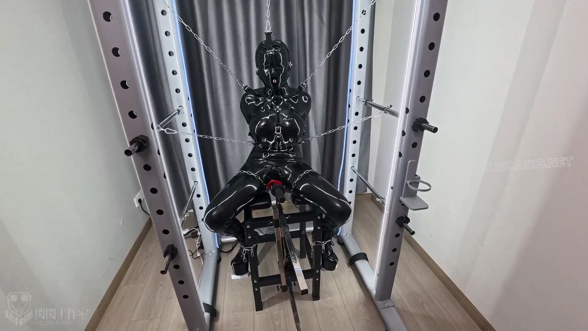 乳胶填充完全体，她的所有孔洞都是红色的乳胶拘束椅+龙门架炮机+震动 预览图