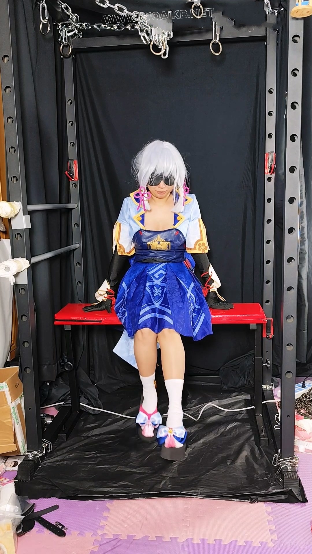 神里绫华cos，蛋蛋加内置玩具，水桶吊，股绳吊，足枷加各种道具虐可爱小脚，玩具特… 封面图