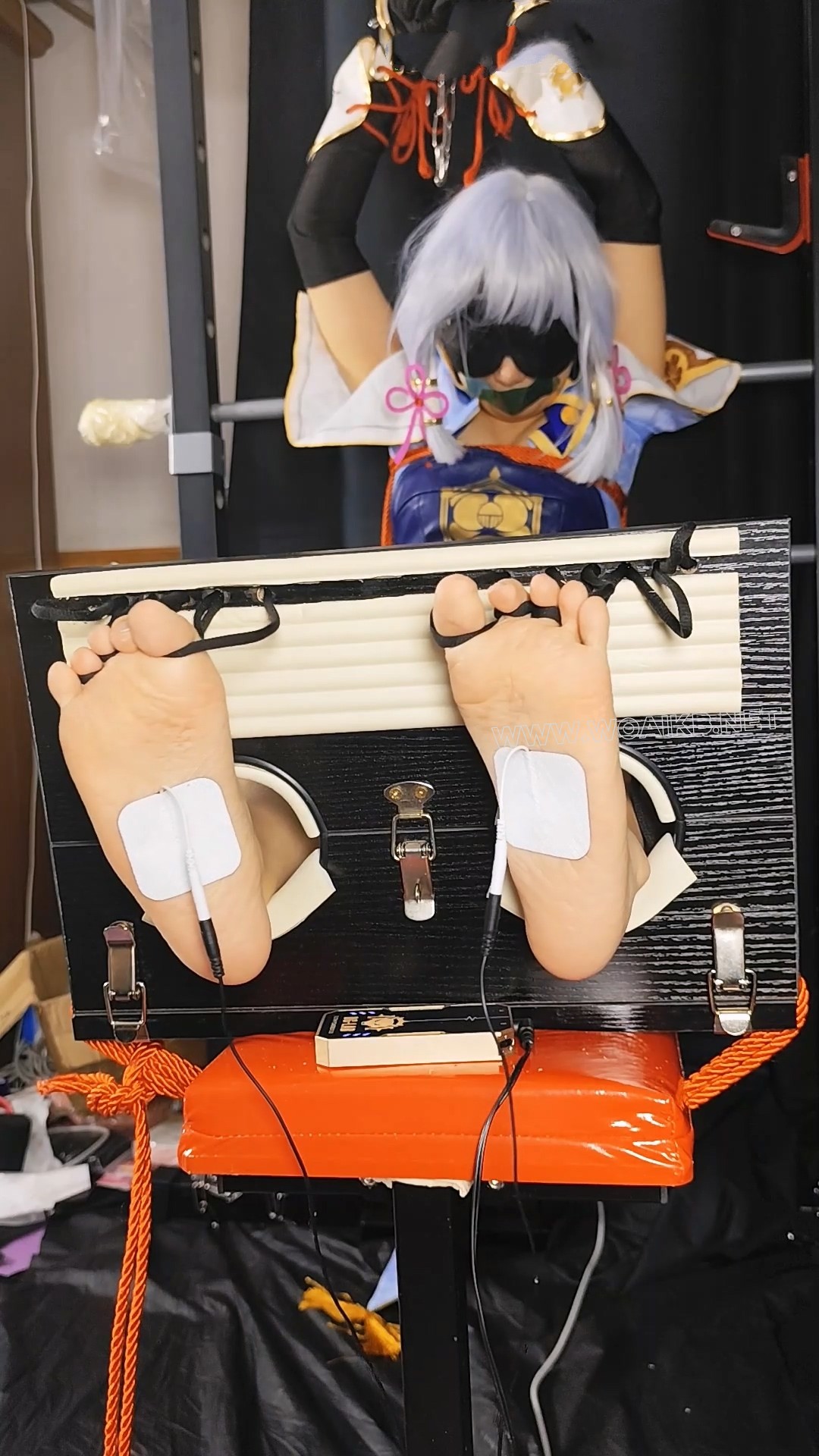 神里绫华cos，蛋蛋加内置玩具，水桶吊，股绳吊，足枷加各种道具虐可爱小脚，玩具特 预览图