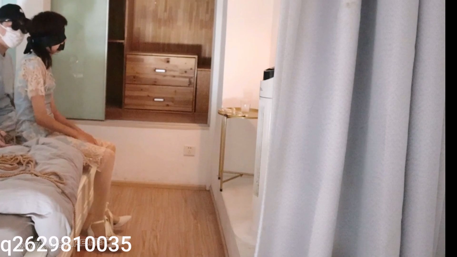 短发旗袍肉丝高跟少女小B（本本） 高挑旗袍厚肉丝，绑好后抱起来放到壁橱里玩弄敏… 封面图
