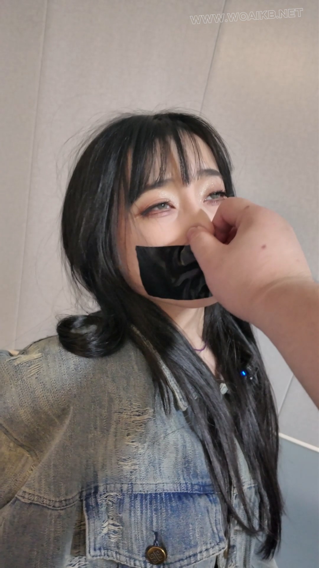 欲求不满的黑丝妹妹又让把她捆起来 胶带捆绑封嘴手动墙糕 预览图