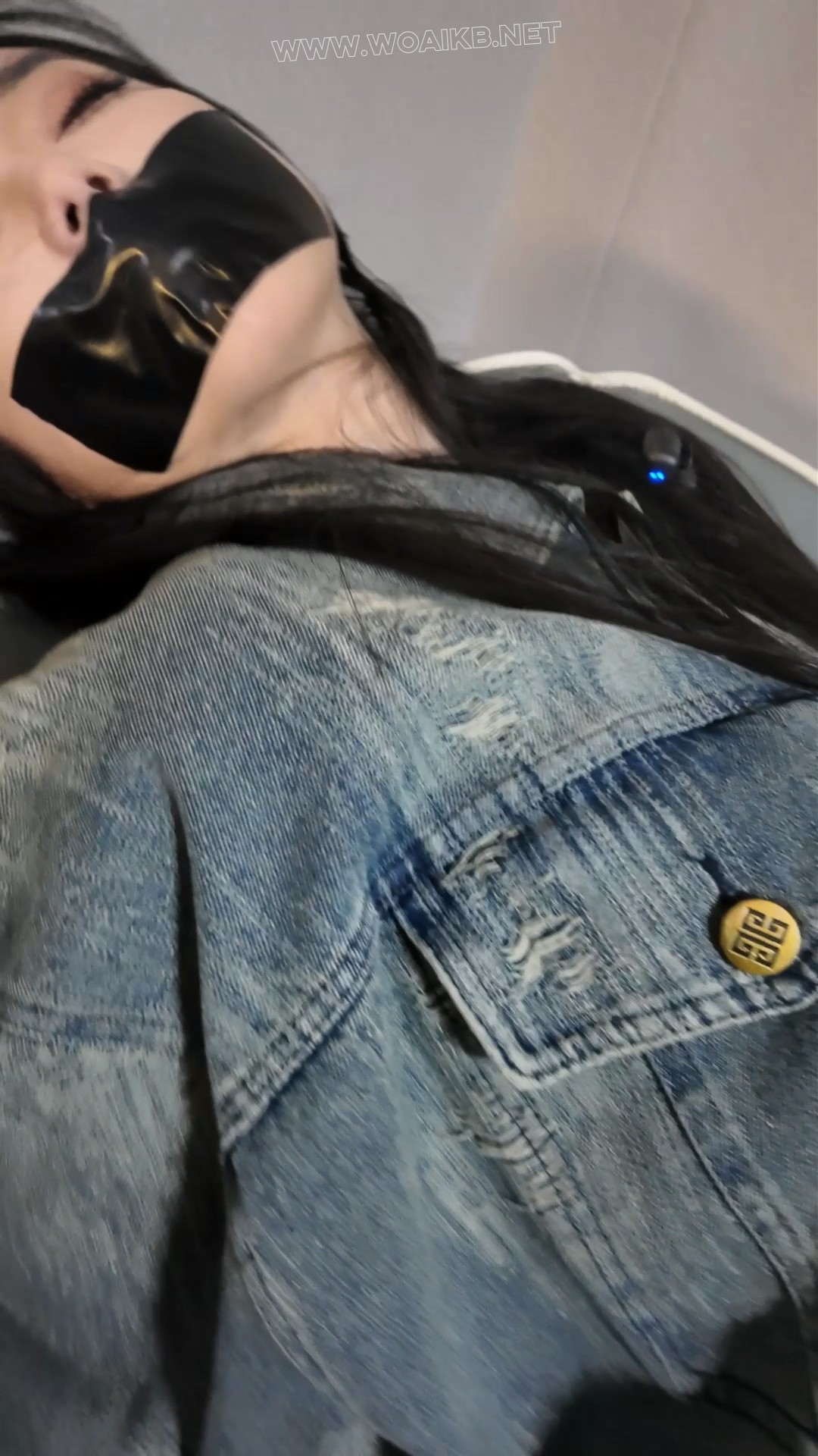 欲求不满的黑丝妹妹又让把她捆起来 胶带捆绑封嘴手动墙糕 预览图