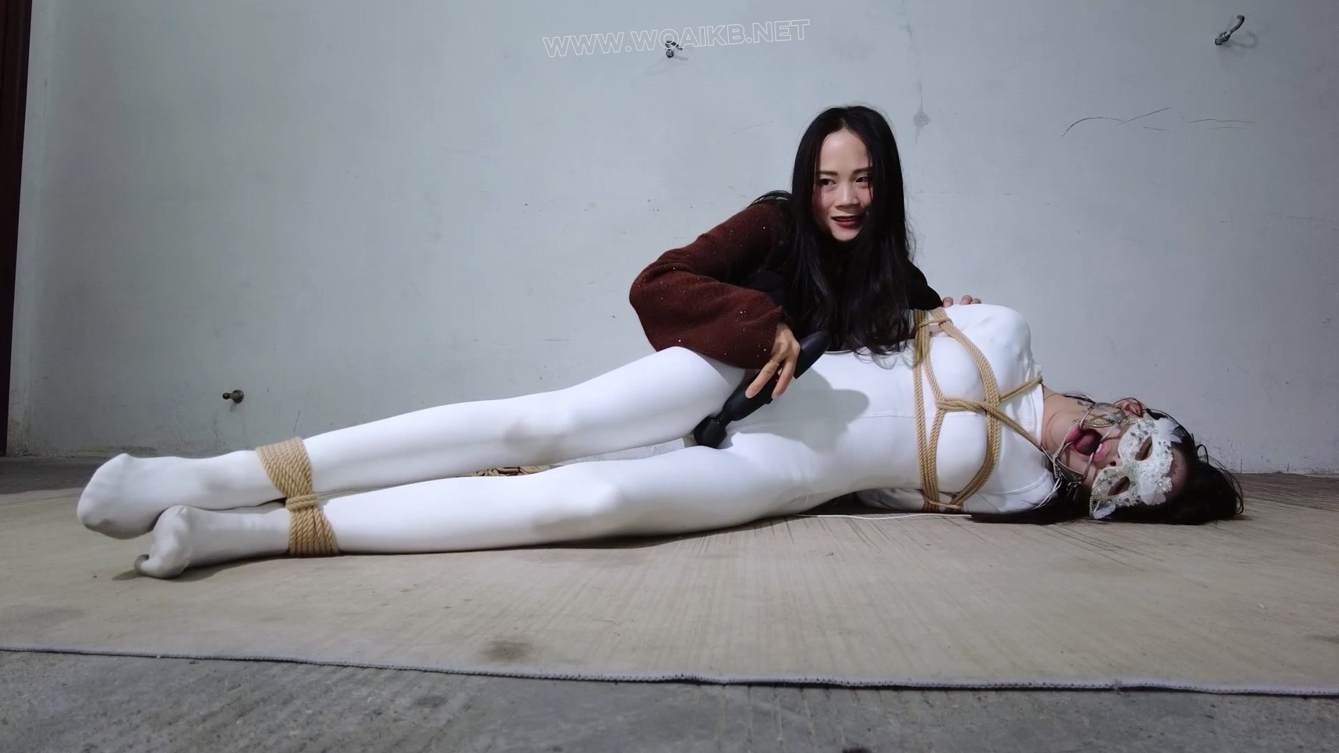 纯洁女侠沦为玩物极限驷马挠脚折磨！棒棒羞辱强G！口球拉丝！ 《纯洁女侠的无力反 预览图