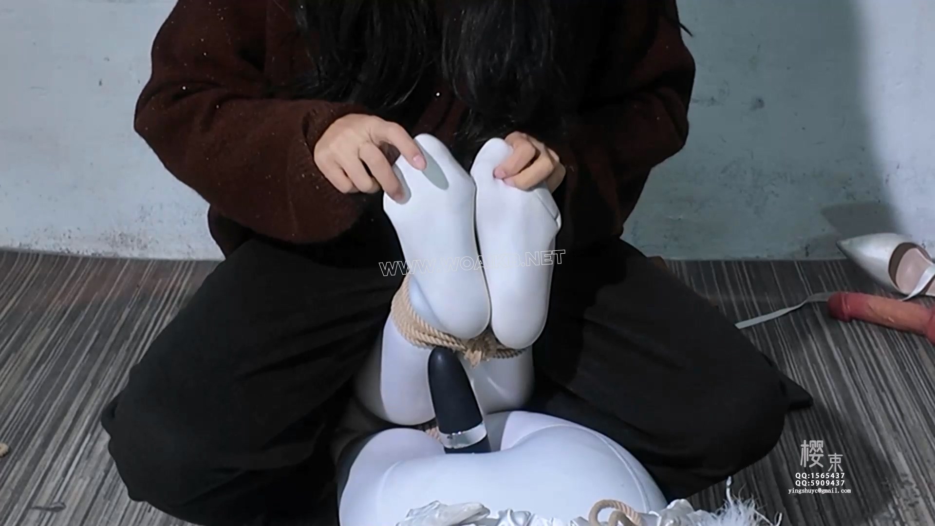 纯洁女侠沦为玩物极限驷马挠脚折磨！棒棒羞辱强G！口球拉丝！ 《纯洁女侠的无力反 预览图