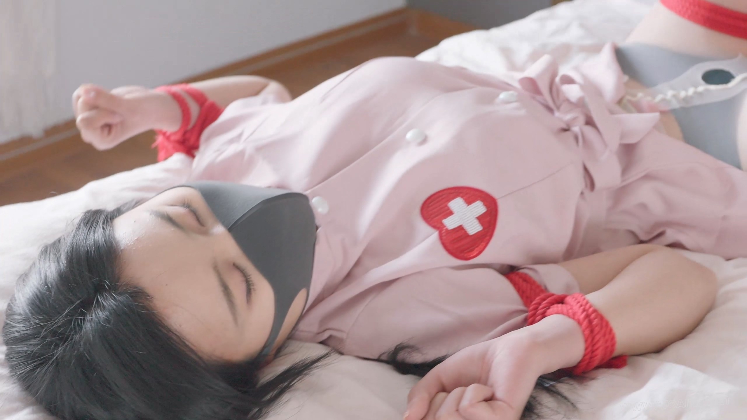 《小护士3》不听话的小护士该怎么惩罚呢，内置股绳绑好+链接绳子扯到高处借力+剧烈… 封面图