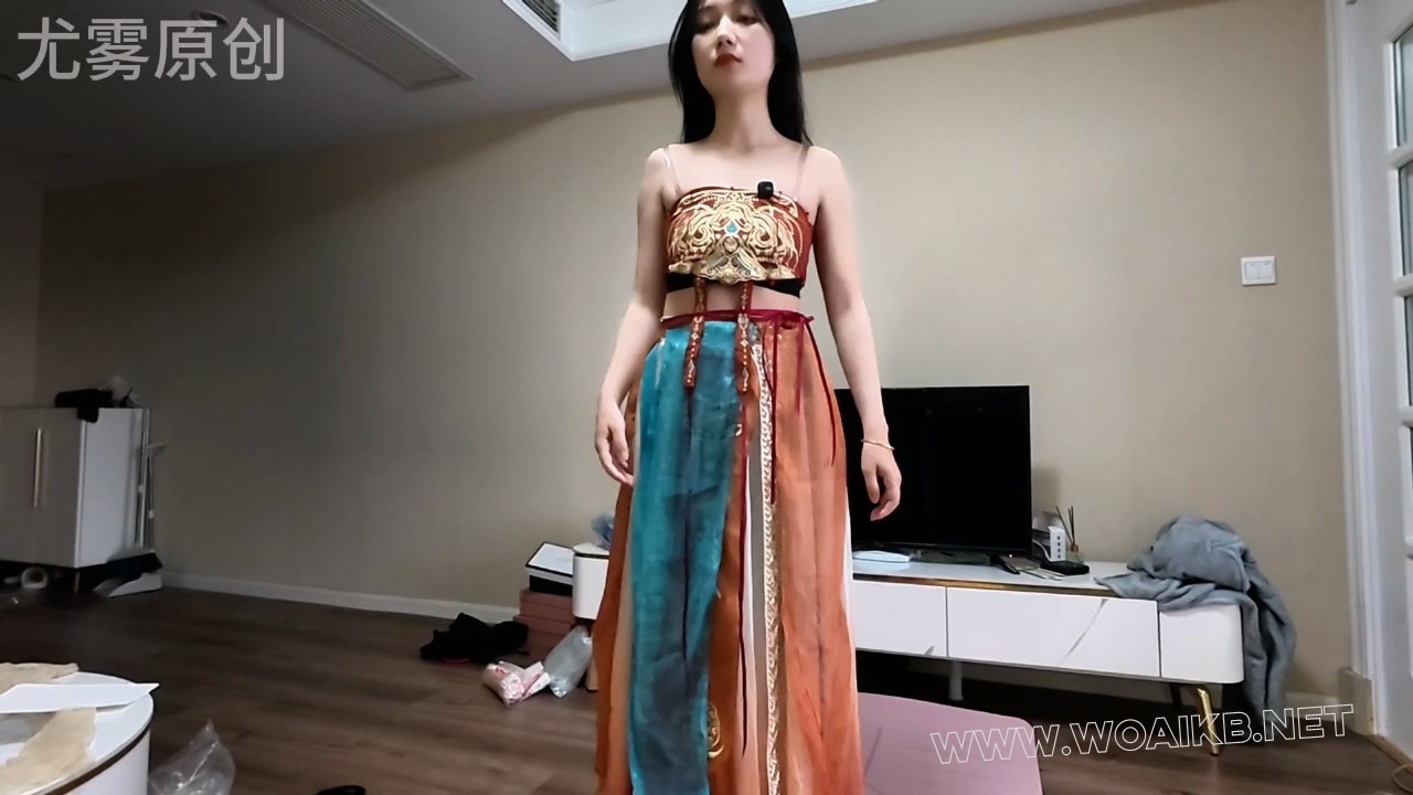 飞天舞蹈服驷马强制TK 体验驷马强制挠痒，蒙眼享受1小时，最后实在憋不住了，丝袜… 封面图