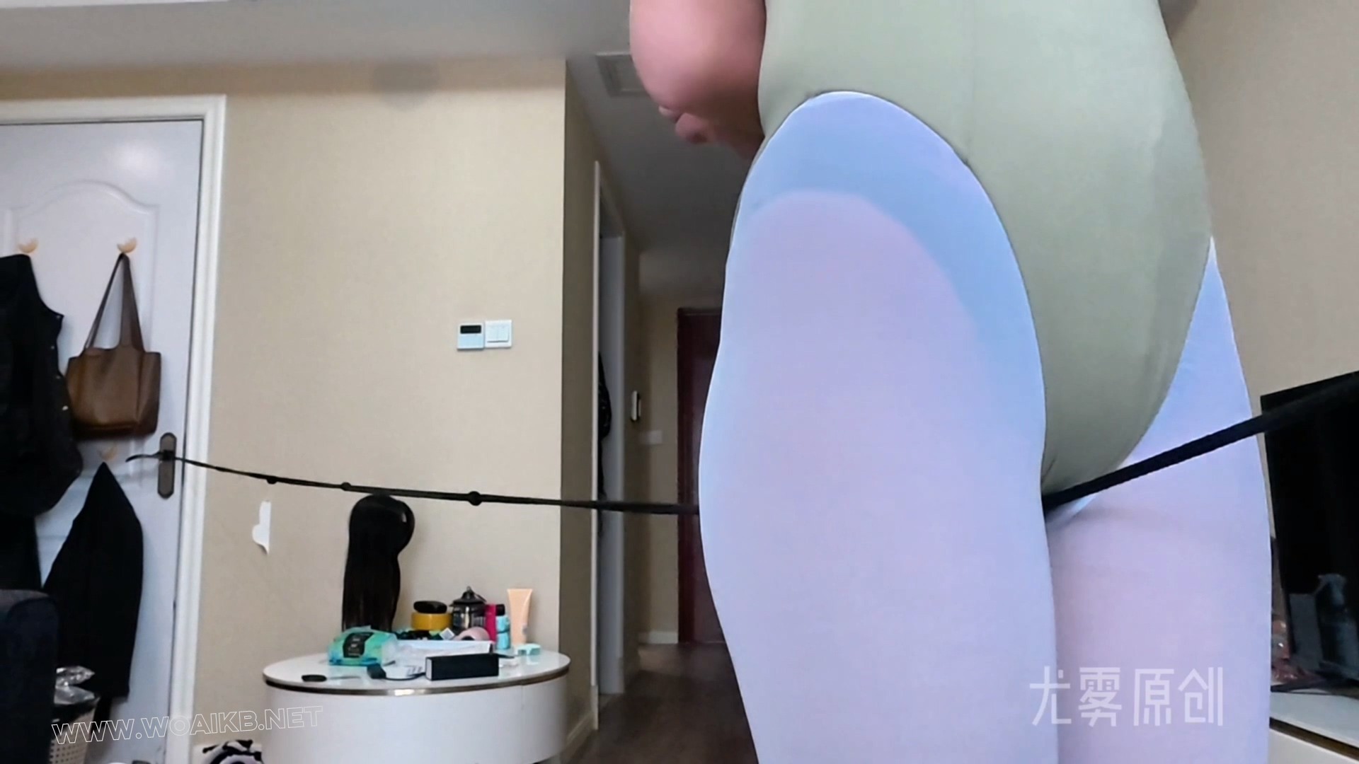 舞蹈服走绳 周末尤雾在家无聊，看视频，突然来感觉，想体验一下走绳，穿着舞蹈服， 预览图