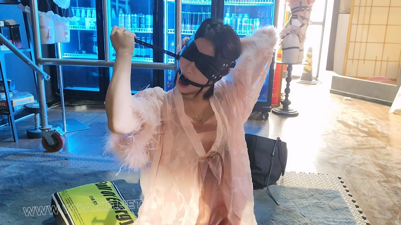 人妻兔兔的初体验 婚礼晨袍 单腿吊缚 真实人妻 超绝眼神 蠢蠢欲动 预览图