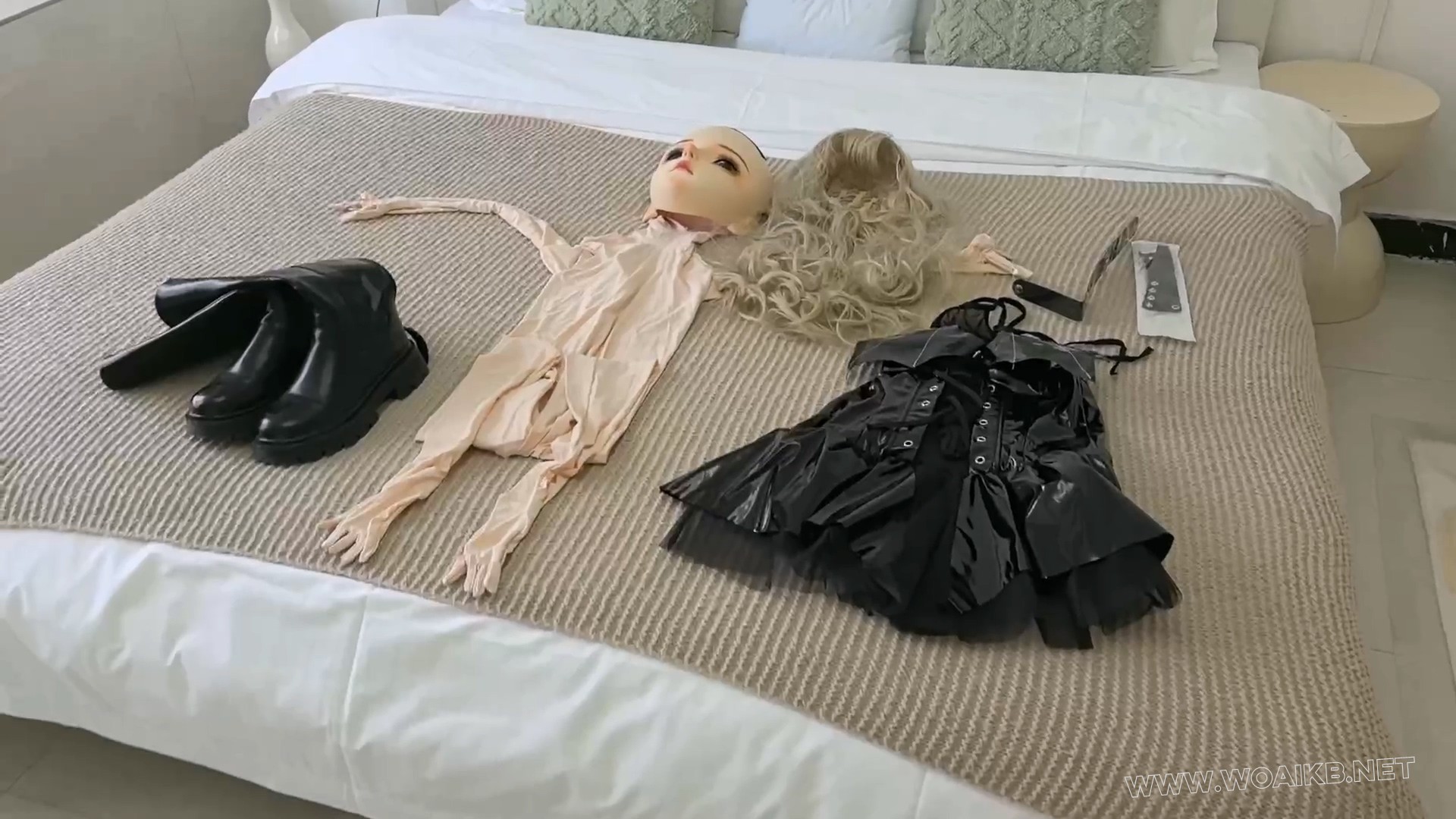 【FXX-人偶女友-02】24小时变娃计划 震动玩具＋口爆吞精 指入墙糕 单手套＋分腿P机 预览图
