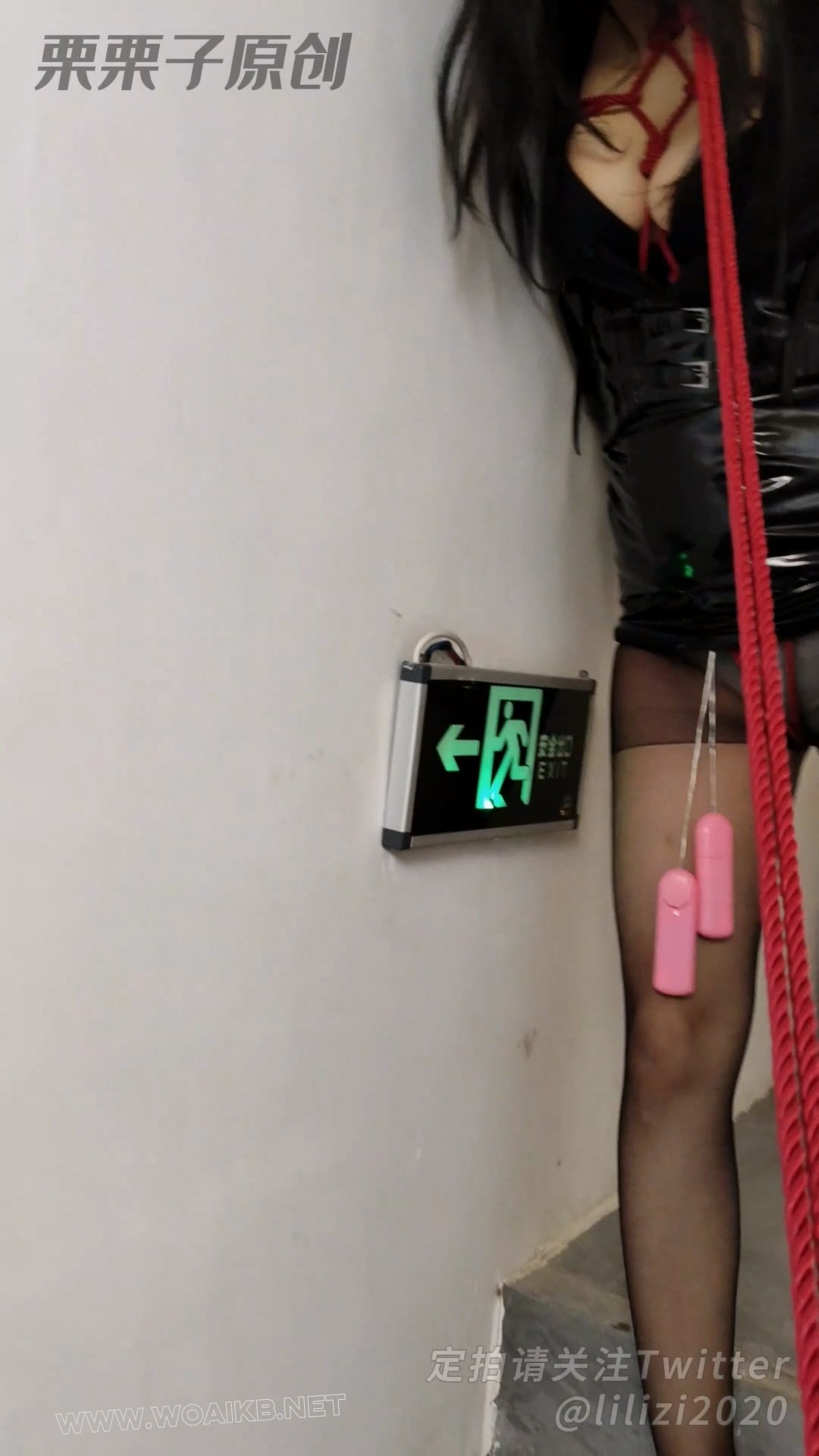 《被惩罚的女秘书 05》 户外强高、楼梯间失禁、户外调教、快乐蛋控制、OL女秘书、 预览图