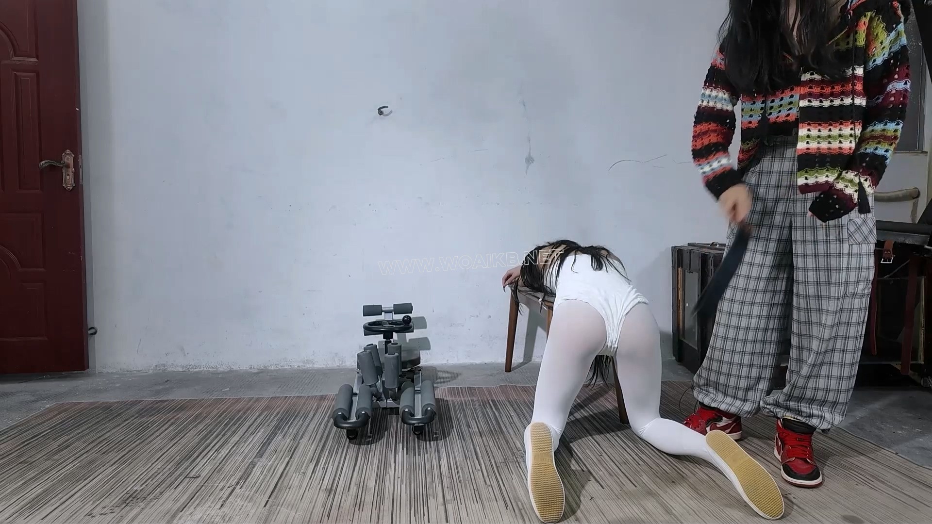 舞蹈生的强拉一字马狂挠白丝脚心腋下惩罚！双棒棒加炮击强力输出爽到她求饶！ 《仙 预览图