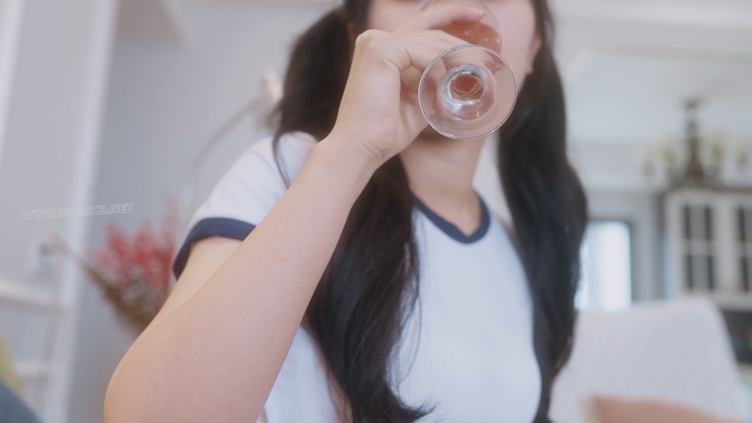 《痴汉与少女（上）》意外撞到男人竟成了少女的噩梦……相约聚会却被在酒里下药， 预览图