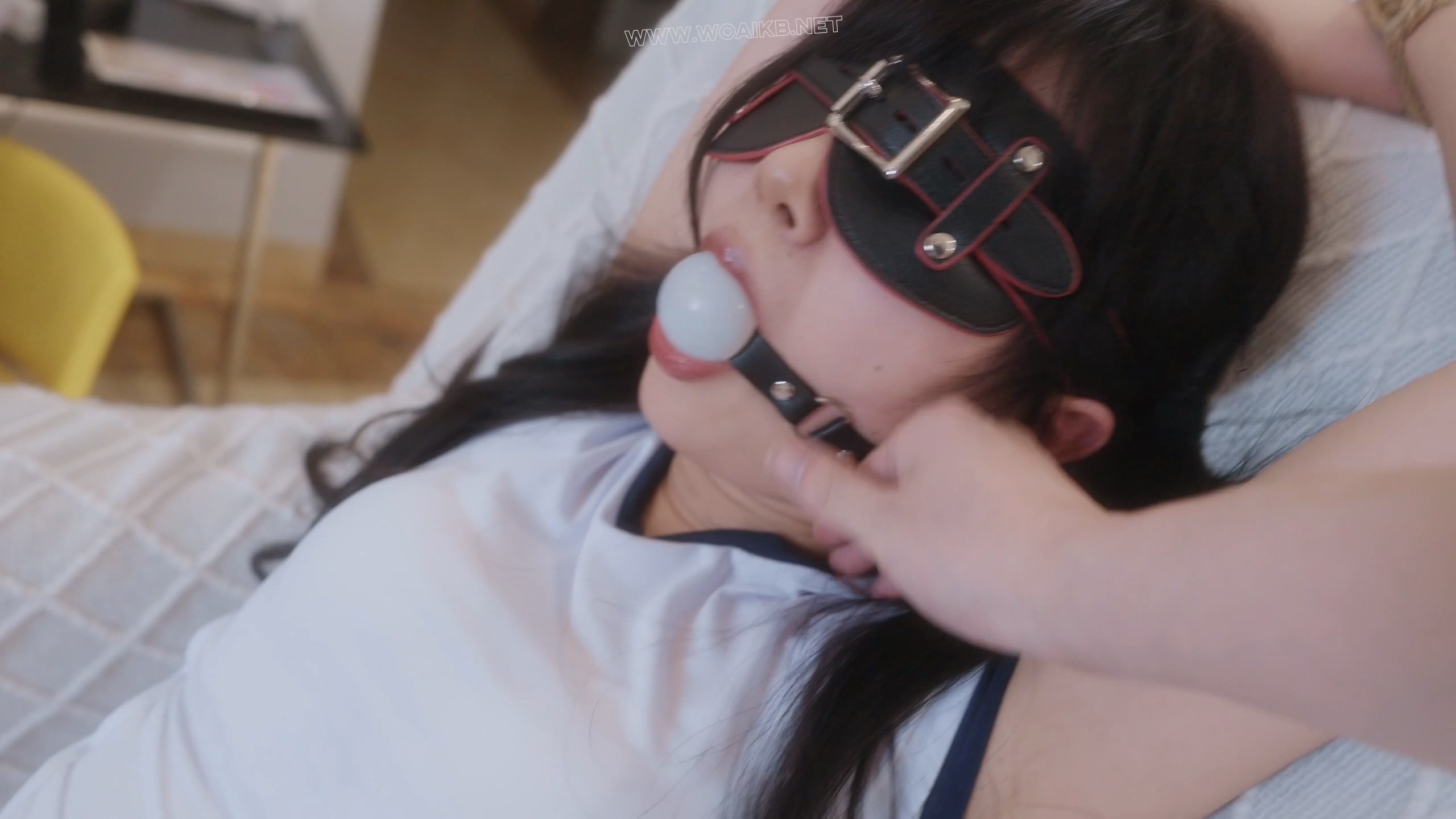 《痴汉与少女（上）》意外撞到男人竟成了少女的噩梦……相约聚会却被在酒里下药， 预览图