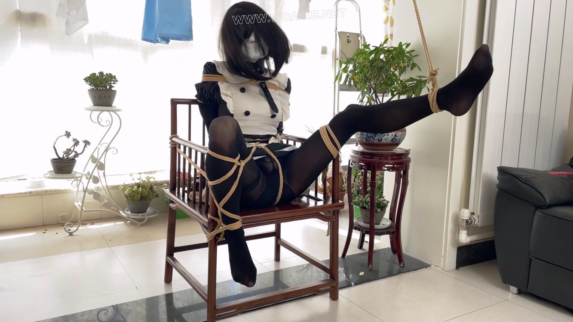 女仆梦中被捆，醒来电话求救被发现，无法逃离，后手缚罚站，双腿吊绑，单腿吊绑，a 预览图
