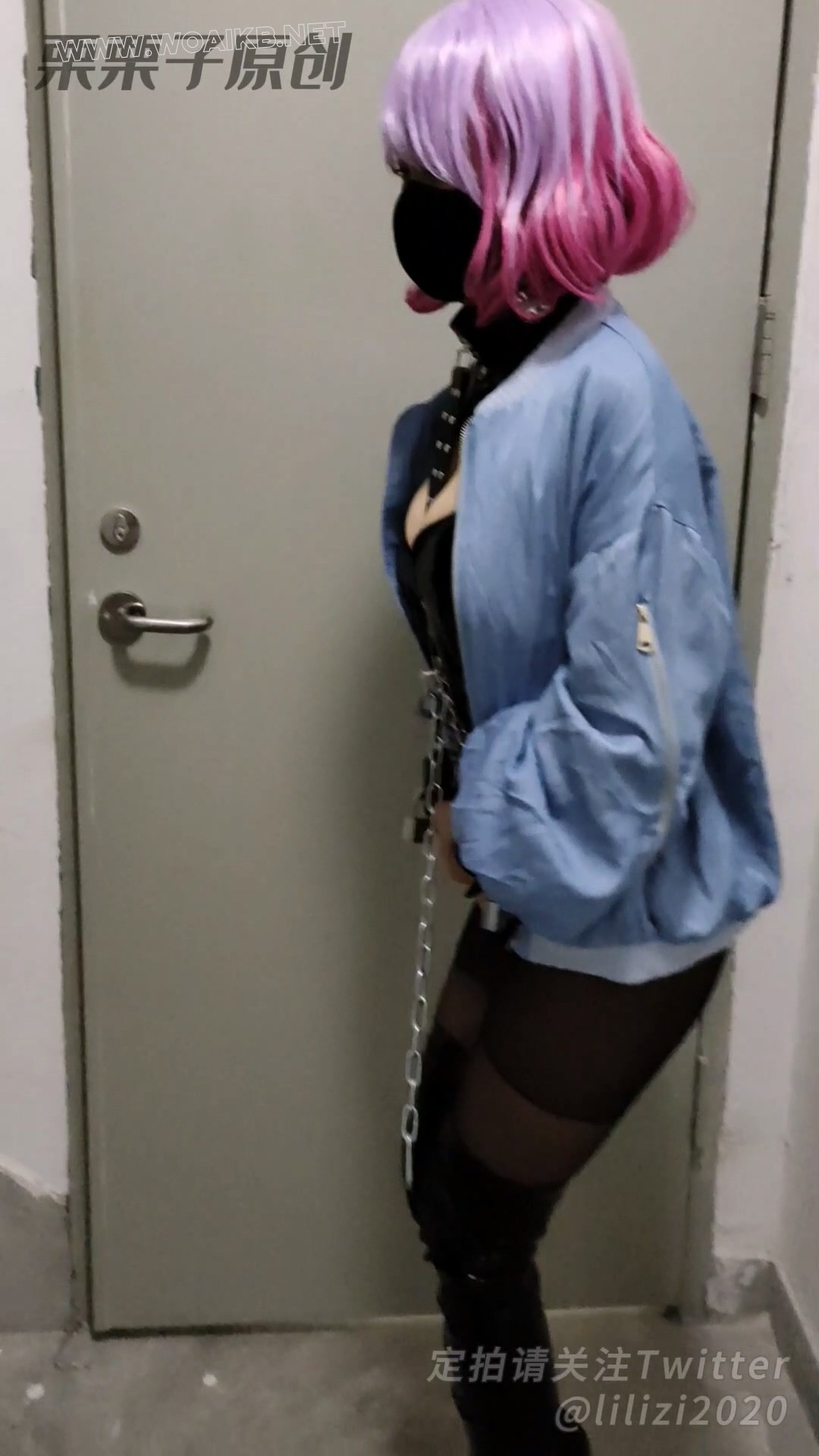 《被绑走的女coser 01》 户外强高、楼梯间失禁、户外调教、快乐蛋控制、女coser、 预览图