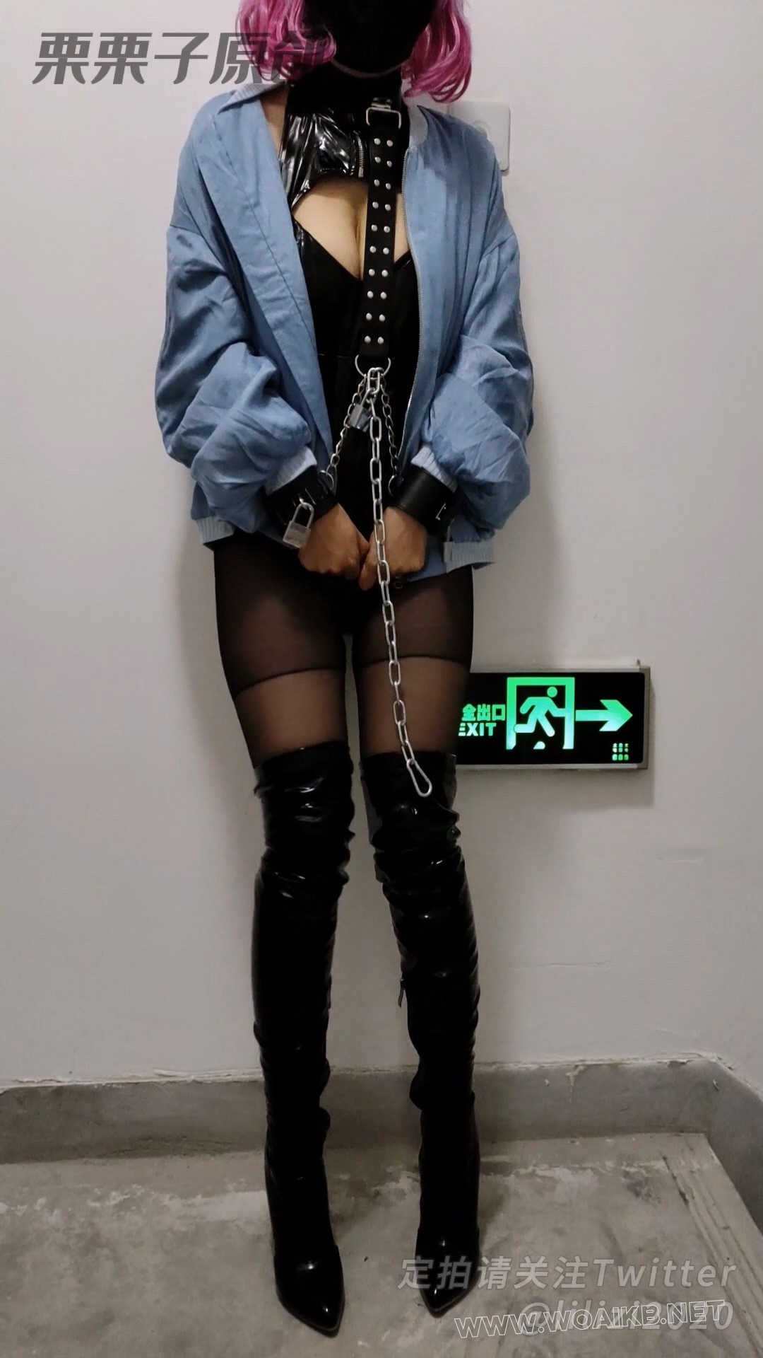 《被绑走的女coser 01》 户外强高、楼梯间失禁、户外调教、快乐蛋控制、女coser、 预览图