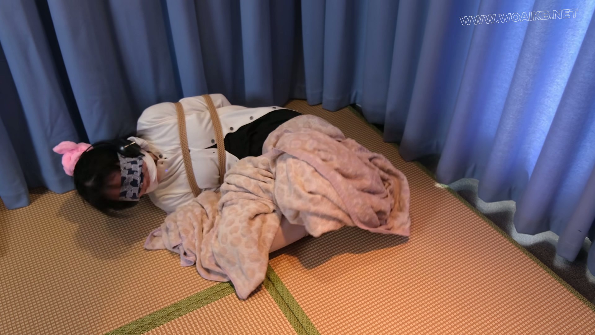 乌龙派出所绑架案 翠晓妹子被绑架后被迫带上耳机听恐怖故事，中途被迫投喂小饼干 预览图