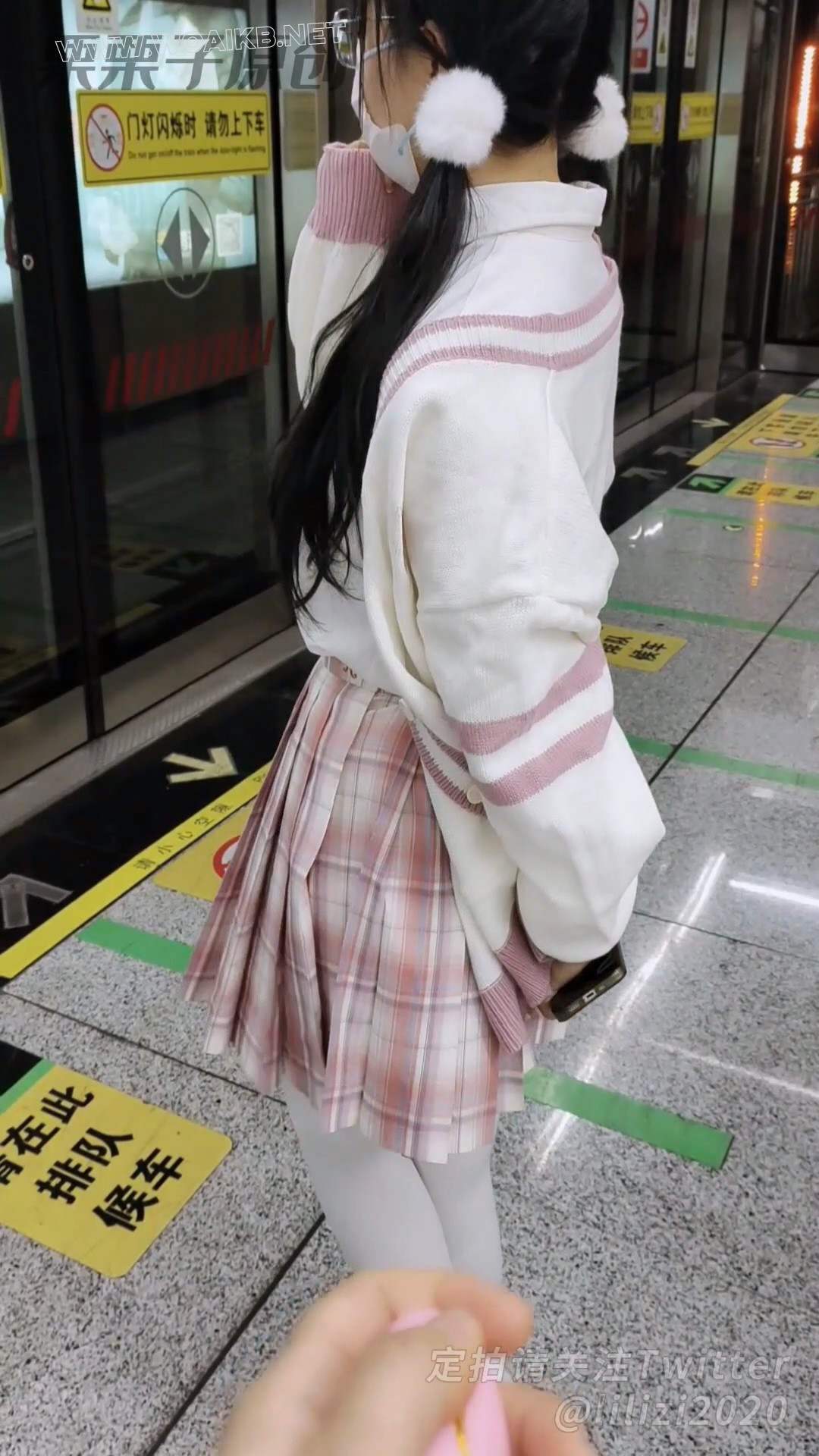 《惩罚堕落小M 08》 户外强高、地铁站调教、公共洗手间自嗨、快乐蛋、遥控、JK、双 预览图