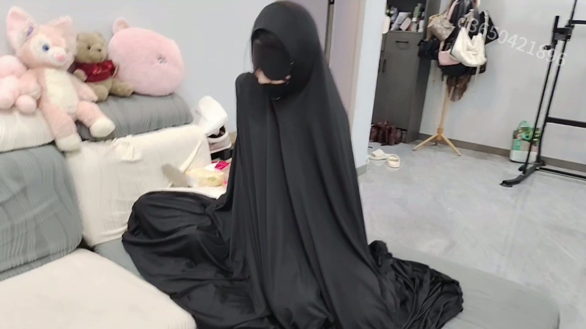 奴隶体操美少女 体操美少女妹子一枚，白丝捆绑舞蹈，完全塞入一个巨大振动玩具之后 预览图