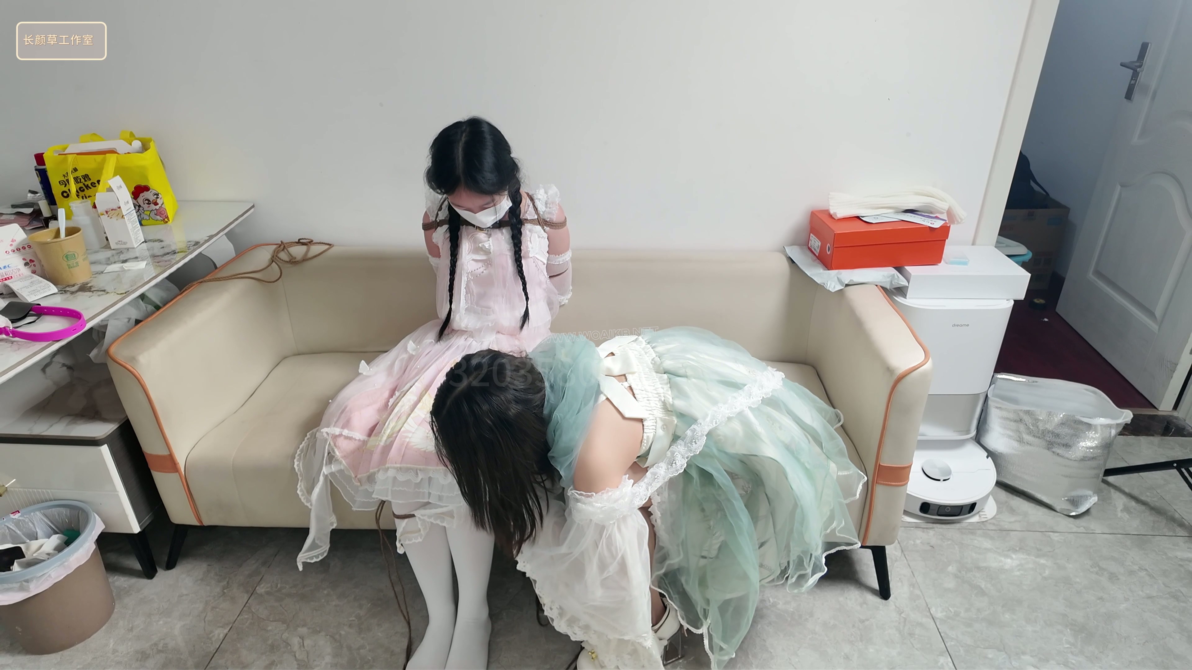 女调女 梦婷霜喵姐妹调教，偷东西被发现姐姐必须要惩罚一下妹妹，双子服装 震动 tk 预览图