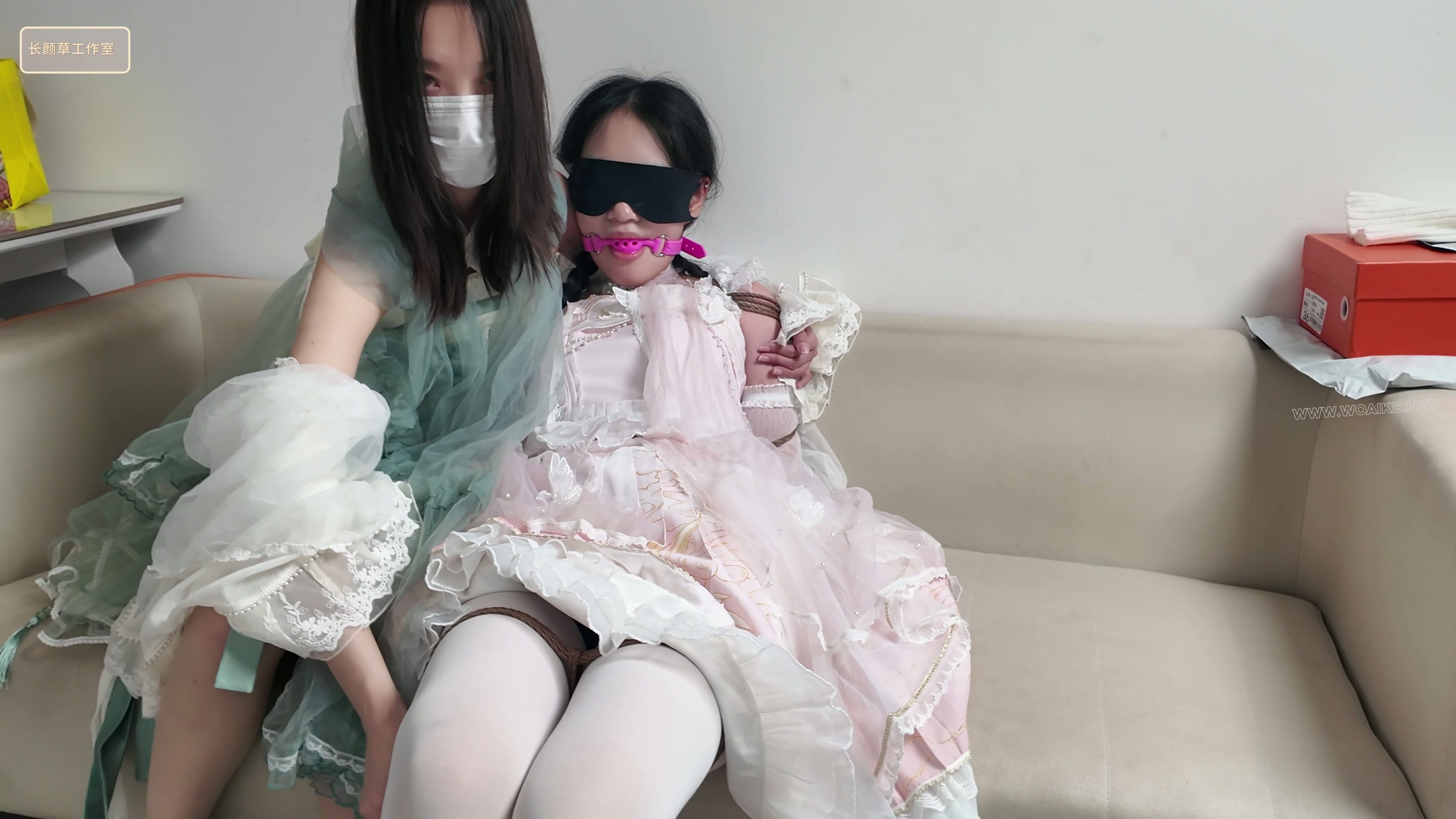 女调女 梦婷霜喵姐妹调教，偷东西被发现姐姐必须要惩罚一下妹妹，双子服装 震动 tk 预览图