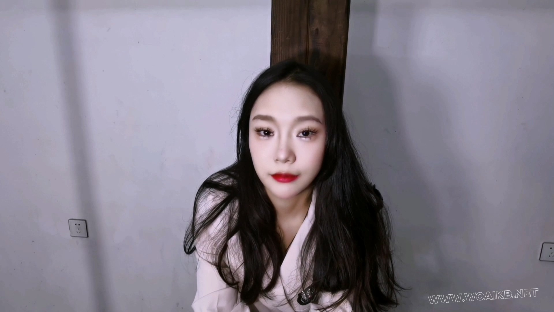 让驴驴马步挣扎一种最难受的一种新发明,就是高跟里面放黄豆,鞋底鞋跟在打上腊,看她… 封面图