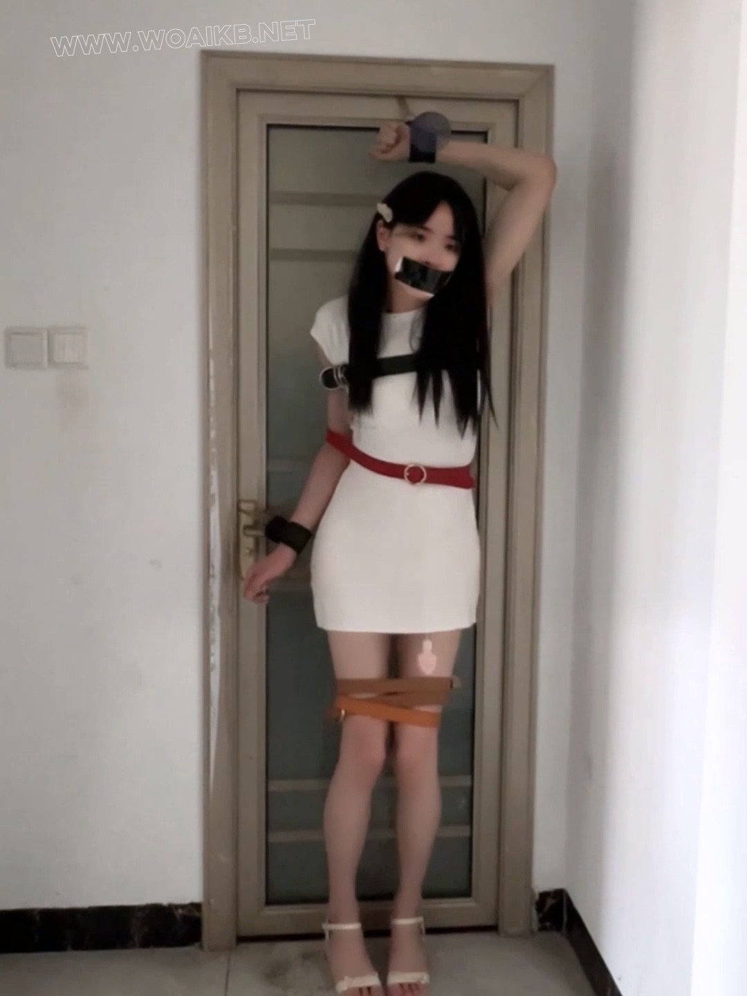 【挂件叶子】姿势强制系列 固定姿势的td强高 只希望能用挣扎抵消 皮带x手铐x凉鞋 预览图