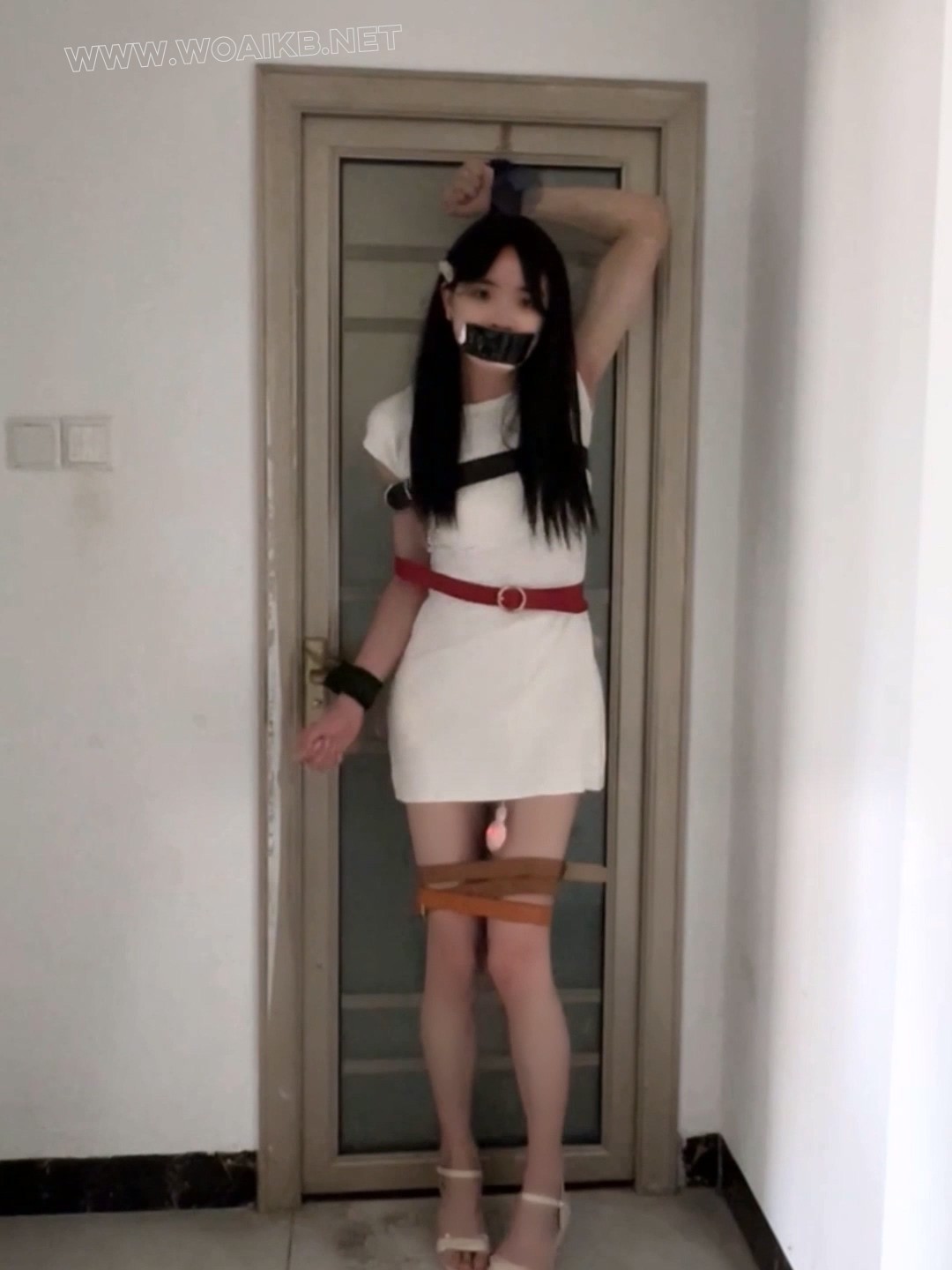 【挂件叶子】姿势强制系列 固定姿势的td强高 只希望能用挣扎抵消 皮带x手铐x凉鞋 封面图