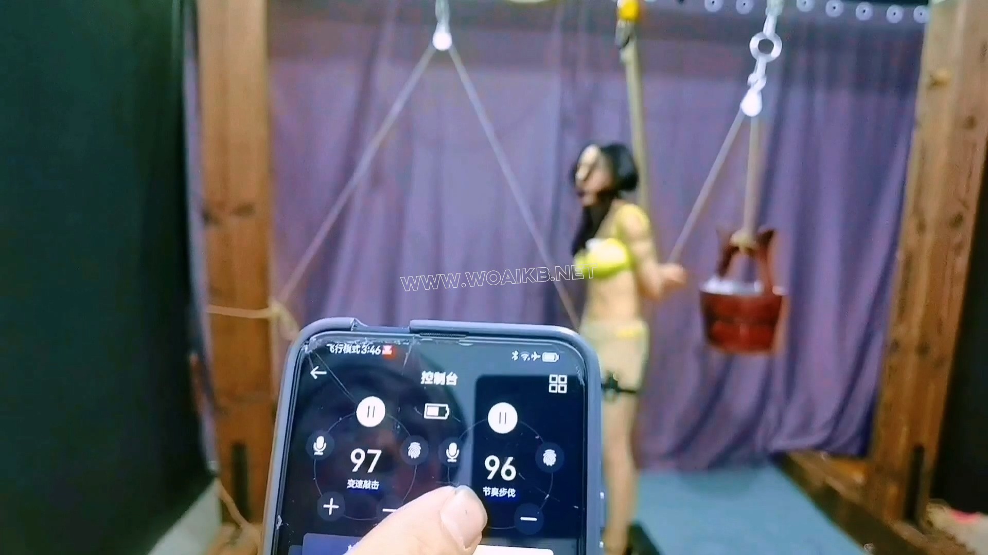 驴驴胸大有罪,看的别扭;下狠手好好折磨折磨她,,不然对不起这对大胸 预览图