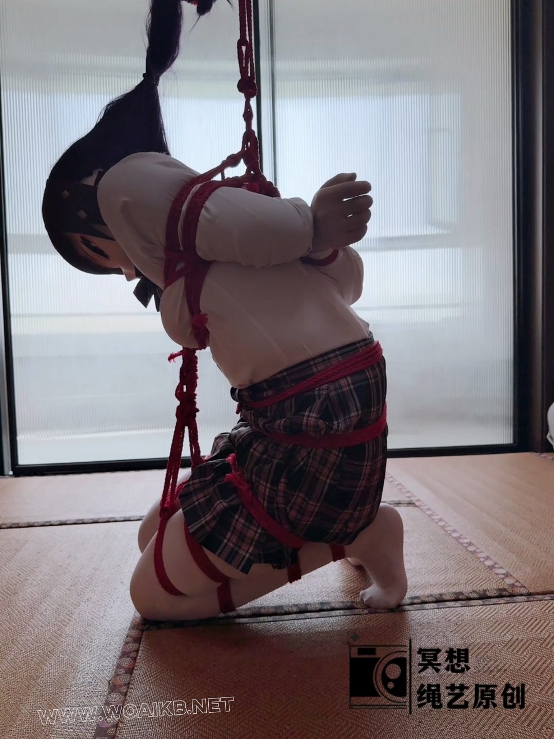 小Kigger的绳责地狱，半吊起来脚趾点地，然后驷马紧缚踩踏虐腹，最后看她能不能自 预览图