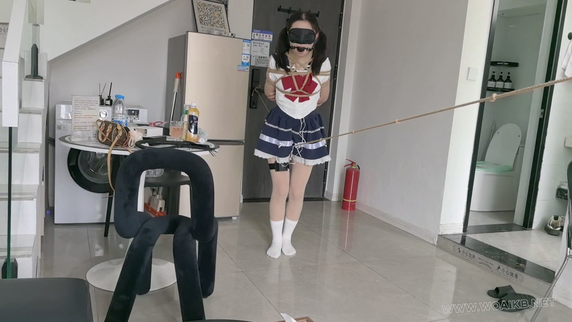 日系小说还原剧情 邻家女孩初长成 加强版训练 内置震动多次强高+绳结走绳+SP+电击+ 预览图