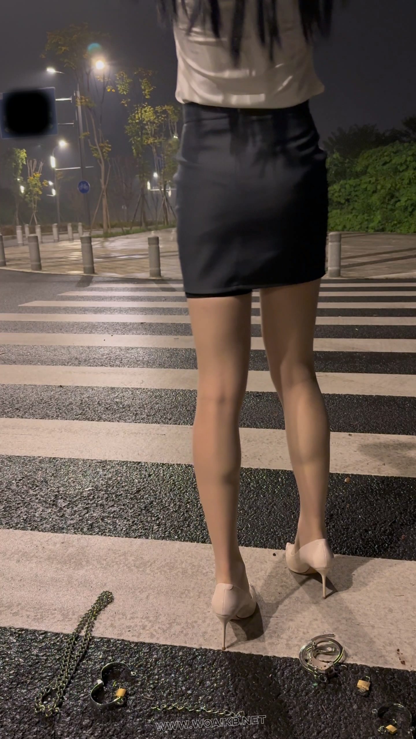 户外肉丝OL郊狼背铐过马路挑战SubM 预览图