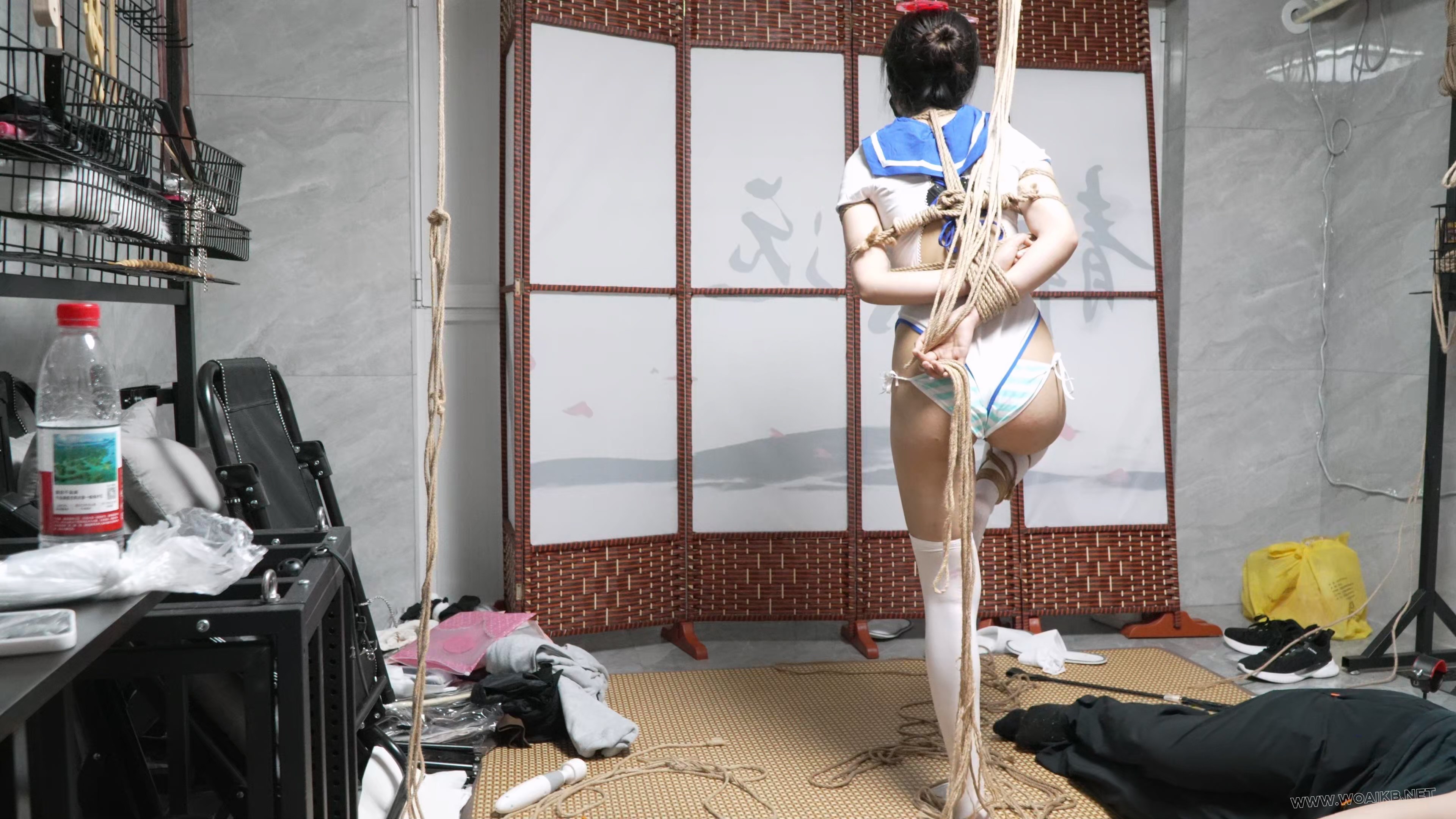 线下真实调教之新模19岁大一生瑶瑶水手服单脚吊ZD棒强制羔C+SP挠脚心！单脚吊放置+ 预览图