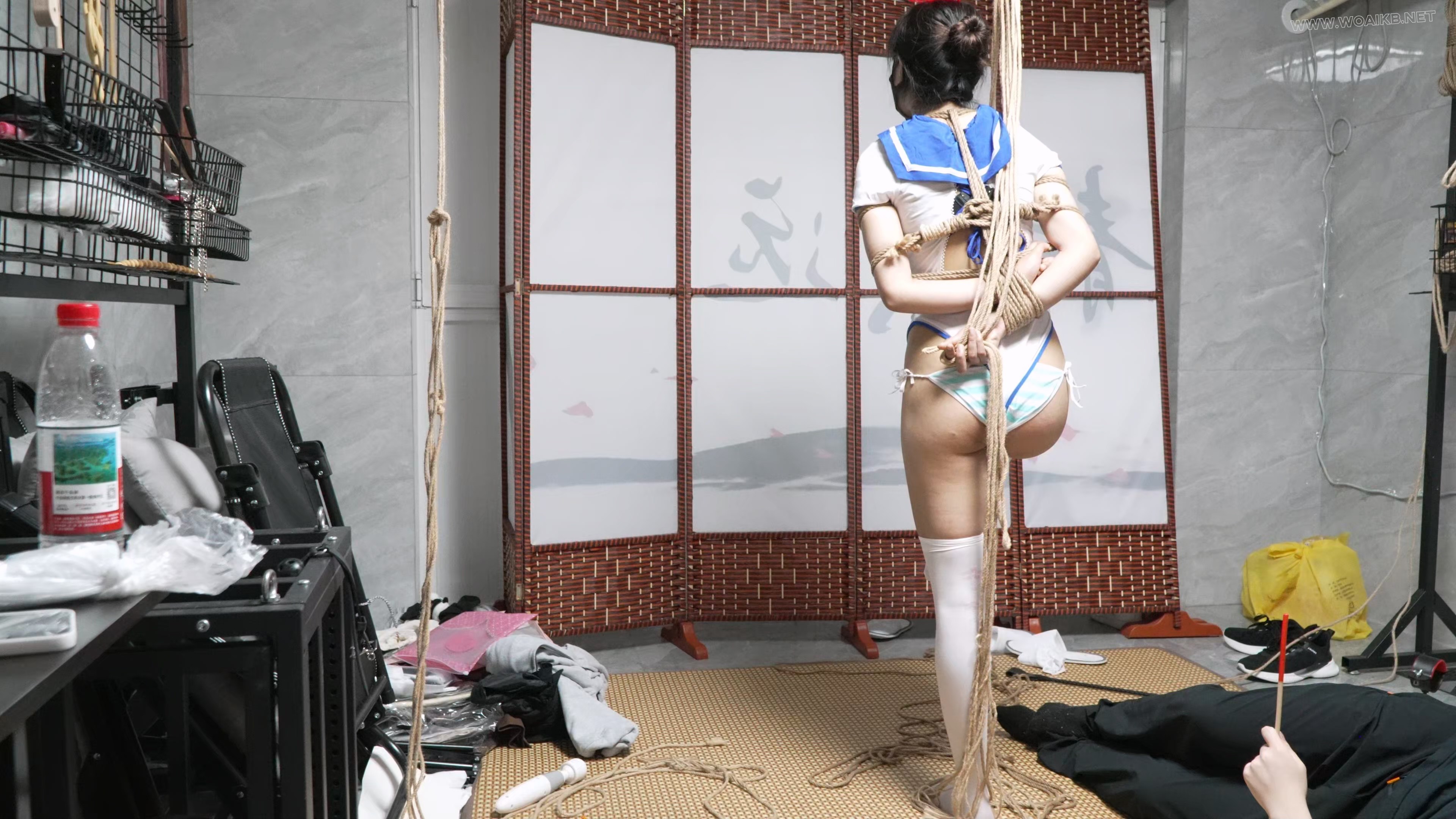 线下真实调教之新模19岁大一生瑶瑶水手服单脚吊ZD棒强制羔C+SP挠脚心！单脚吊放置+ 预览图