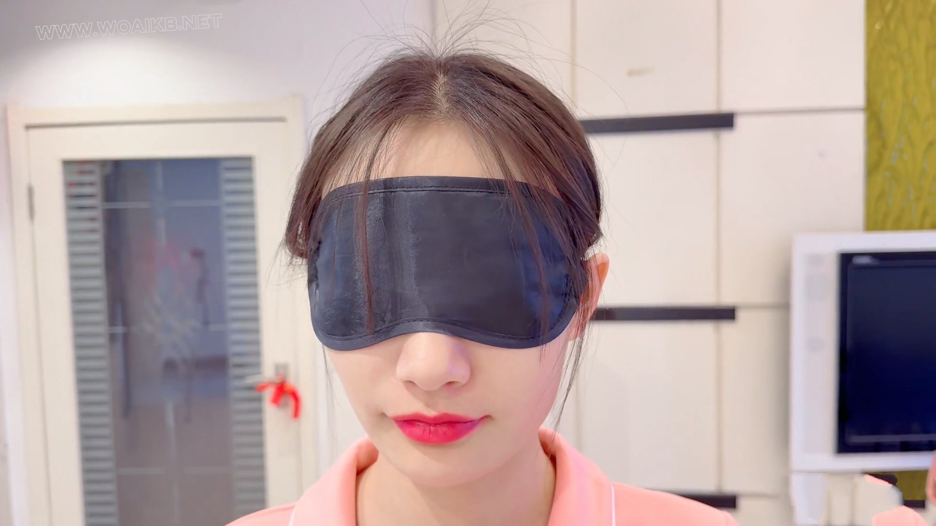 人体对折轻调羞辱 封面图