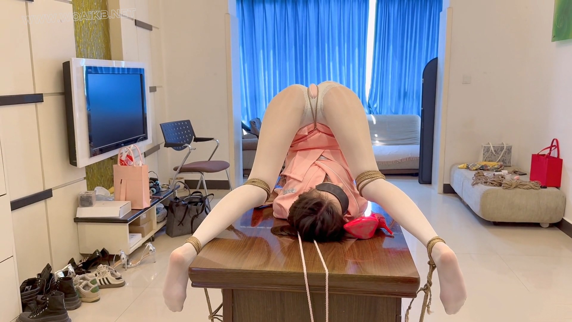 人体对折轻调羞辱 预览图