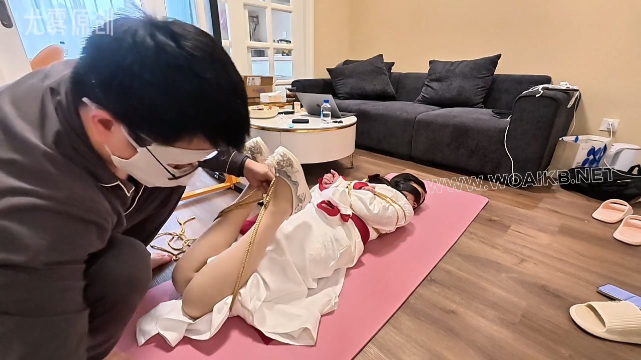 古风爱好者小尤被粉丝入室调教 预览图