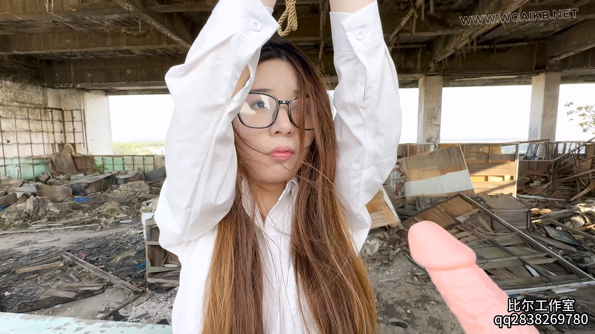 女大独身废墟天台被捂晕绑玩震动点击 罪恶天台 预览图