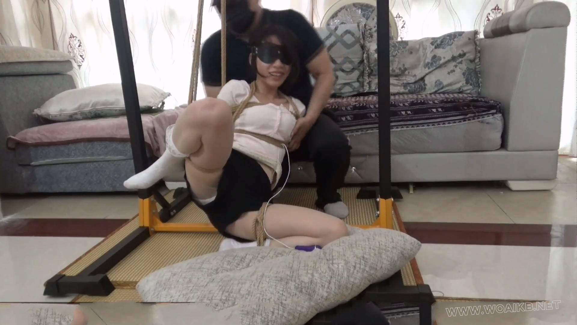 【琳媚】被玩得很惨的一次折腿单腿吊+TD玩弄 整个人哀嚎得痛苦万分 预览图