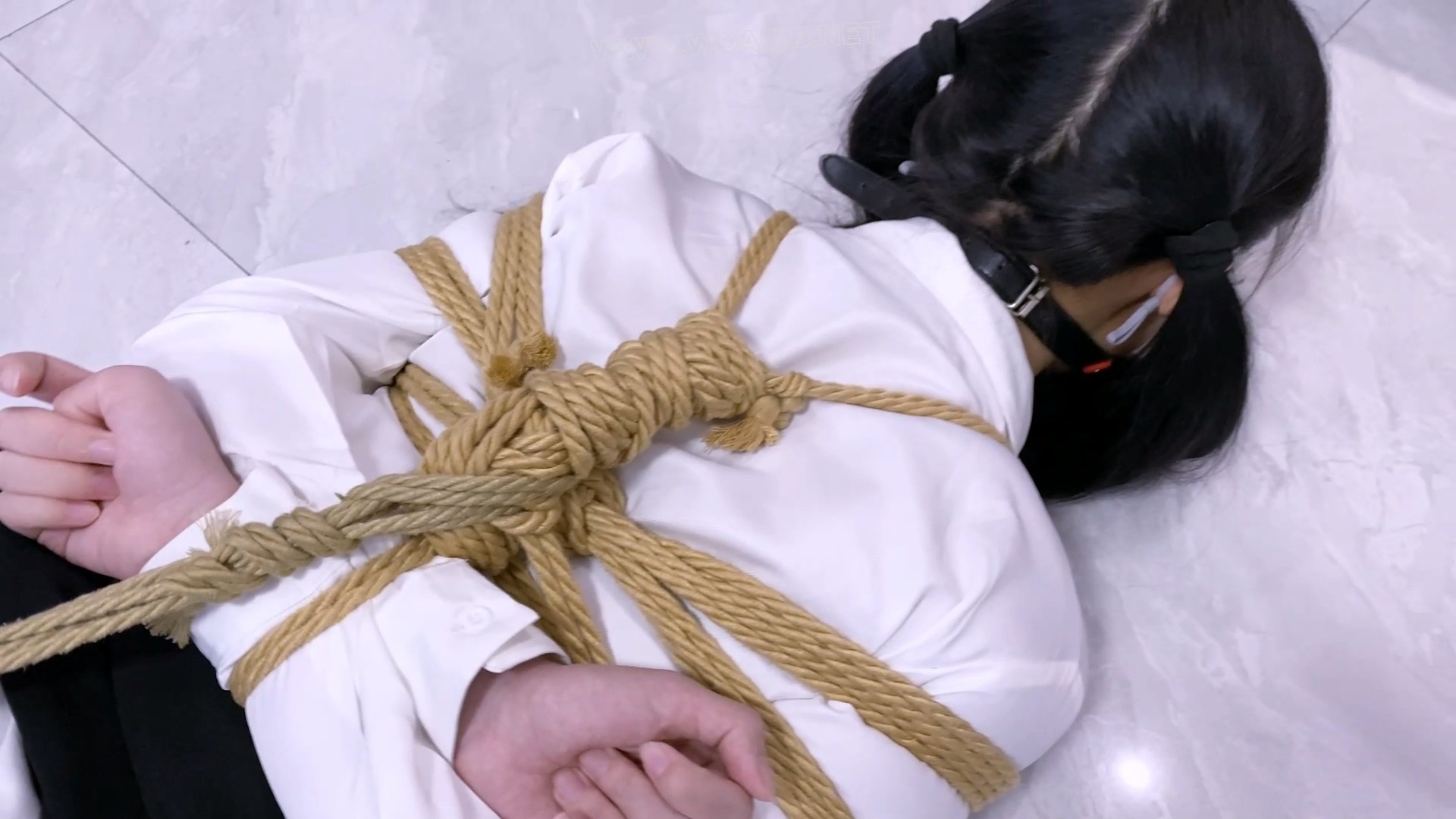 《路崽日记》-客户定拍-第二十三集-入室绑架+手脚铐住+大字缚+口球+棒棒强高+椅子 预览图