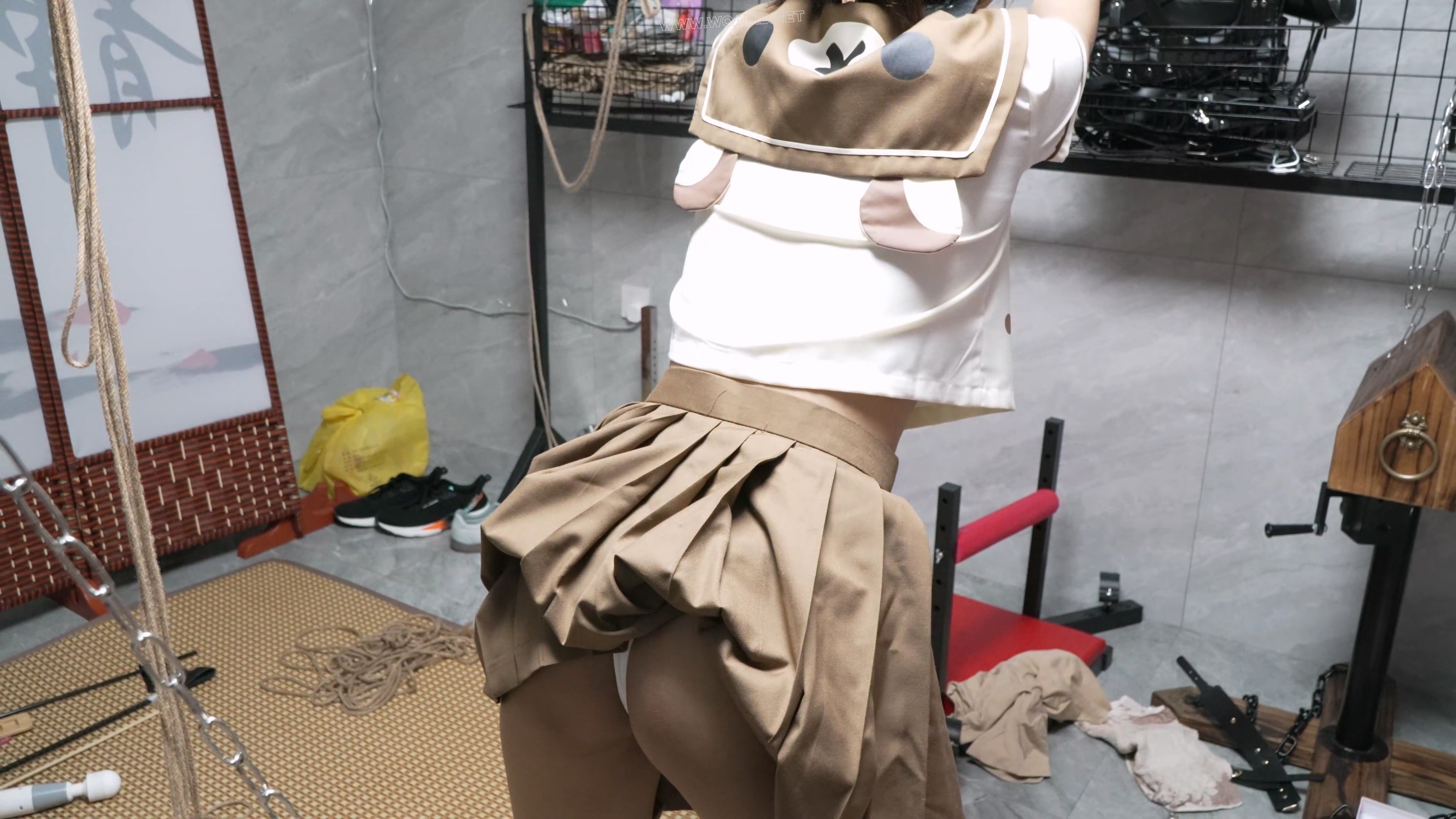线下真实调教之超漂亮大学生新妹子苏苏JK白袜前手吊缚+强制开腿调教!JK白袜+前手吊… 封面图