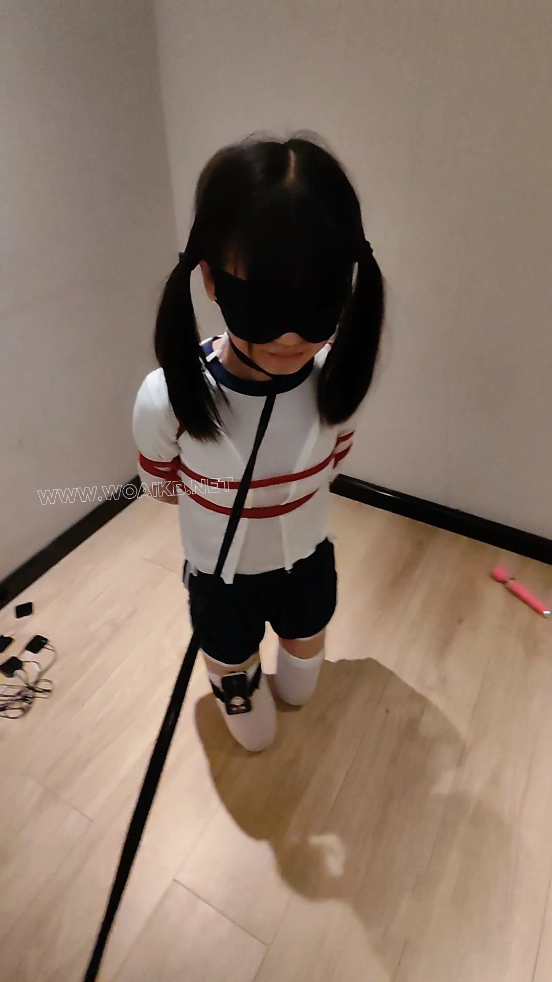 霄酱第三集（上）体操服霄酱原味袜子+肌肉贴堵嘴+椅子M腿棒棒强高+鸭子坐郊狼棒棒… 封面图