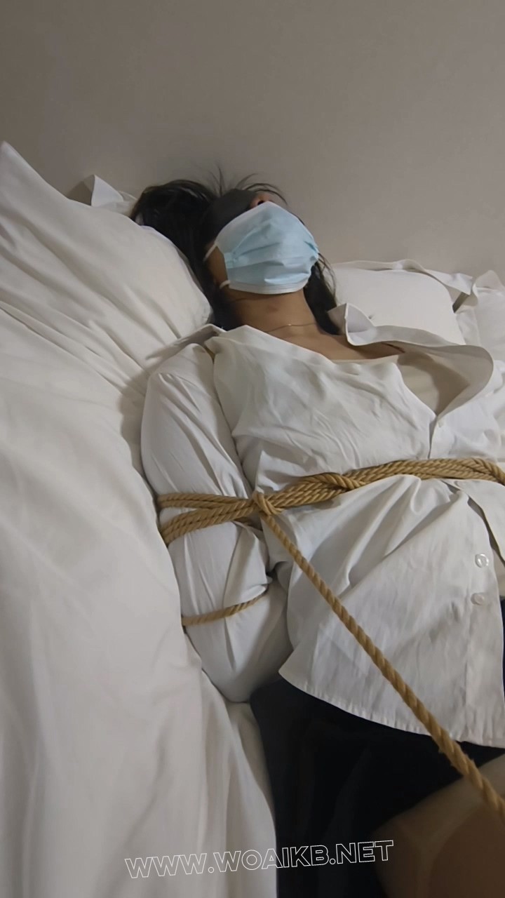 新人小竹下 新人小竹175+有肉感 大学生 身材很好 蝴蝶印花丝 挠脚震动娇喘 shuang到抖 预览图