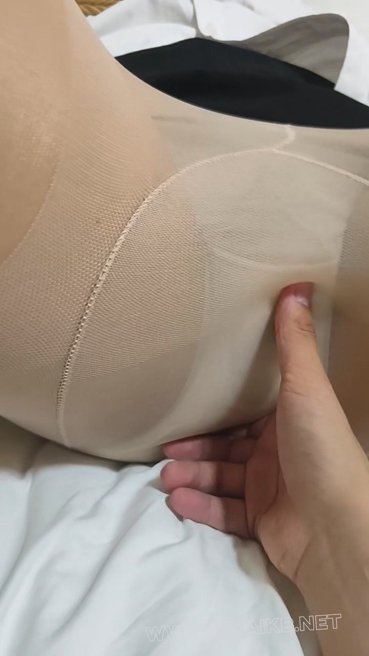 新人小竹下 新人小竹175+有肉感 大学生 身材很好 蝴蝶印花丝 挠脚震动娇喘 shuang到抖 预览图