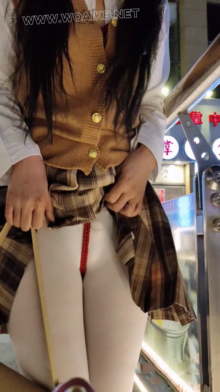 《被欺凌的乖乖女班长 04》 户外强高、街边调教、快乐蛋、龟甲缚、自缚、遥控、反 预览图