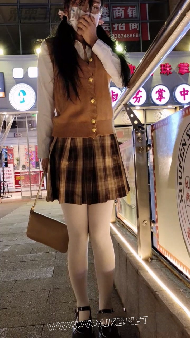 《被欺凌的乖乖女班长 04》 户外强高、街边调教、快乐蛋、龟甲缚、自缚、遥控、反 预览图