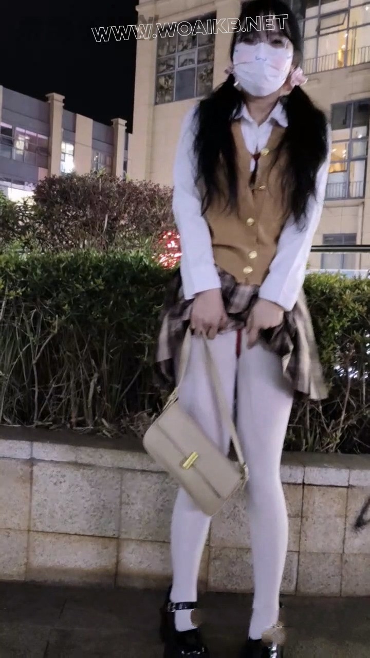 《被欺凌的乖乖女班长 04》 户外强高、街边调教、快乐蛋、龟甲缚、自缚、遥控、反 预览图