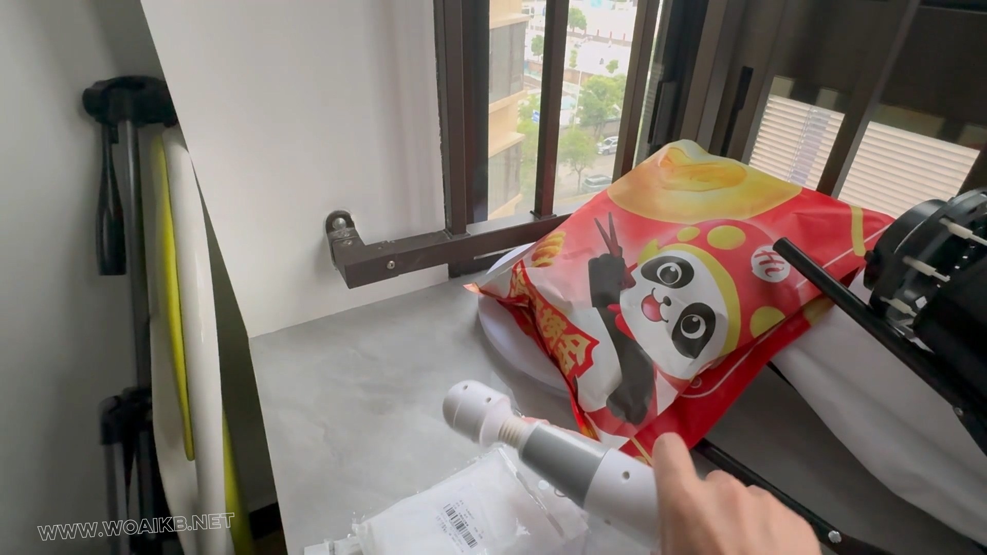 大胆小偷被发现还捂晕 放肆小偷 预览图