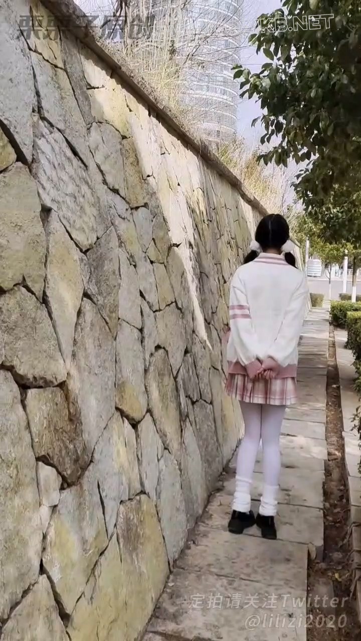 《被欺凌的乖乖女班长 05》 户外强高、马路调教、自缚、快乐蛋、遥控、JK、双马尾 预览图