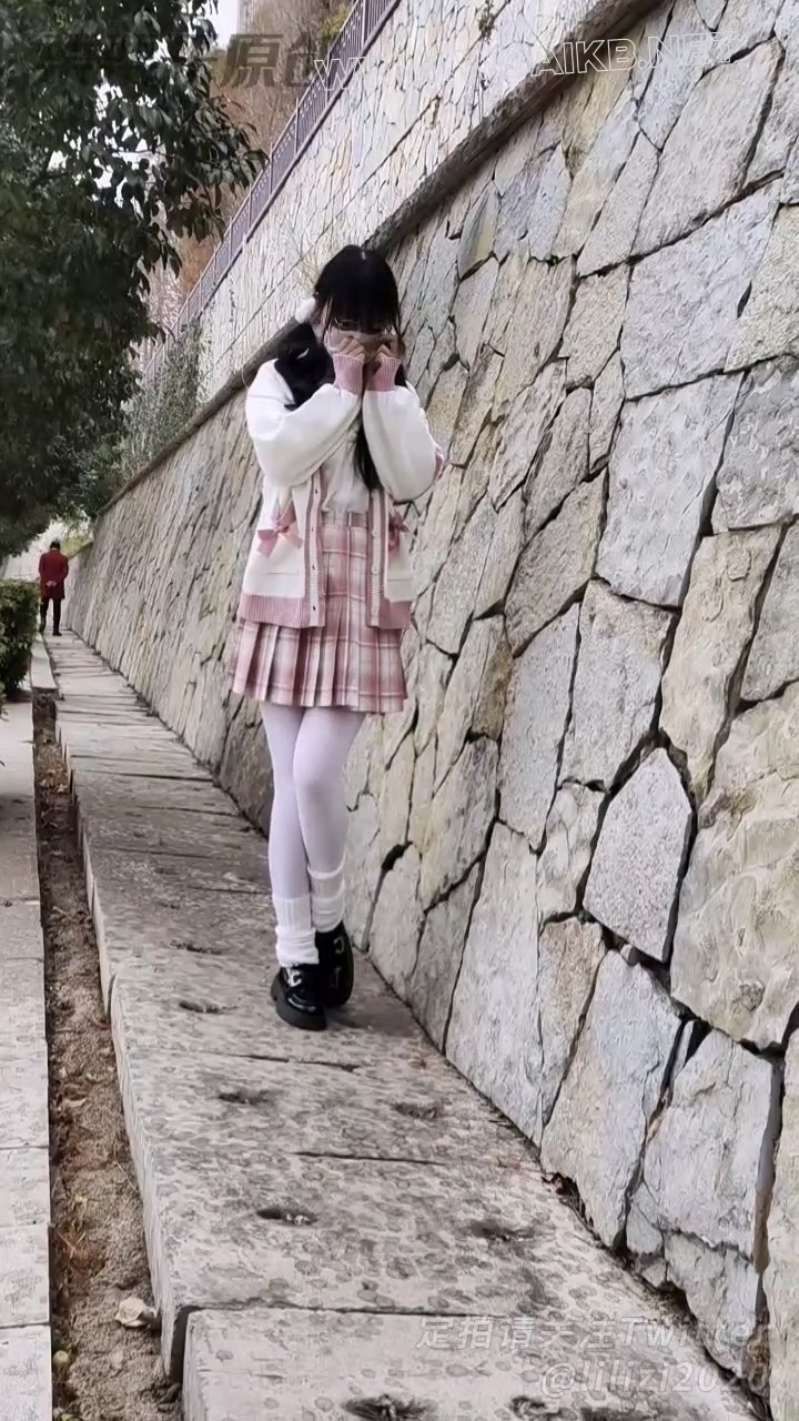 《被欺凌的乖乖女班长 05》 户外强高、马路调教、自缚、快乐蛋、遥控、JK、双马尾 预览图